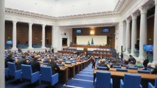 Изненадващо НС вкара 4 извънредни точки в последния си ден преди ваканцията